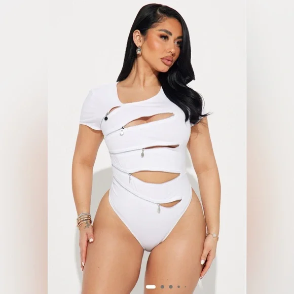 Fashion Nova Unveiling Secrets Zipper Detail White Bodysuit Size 1XL - Picture 1 of 9